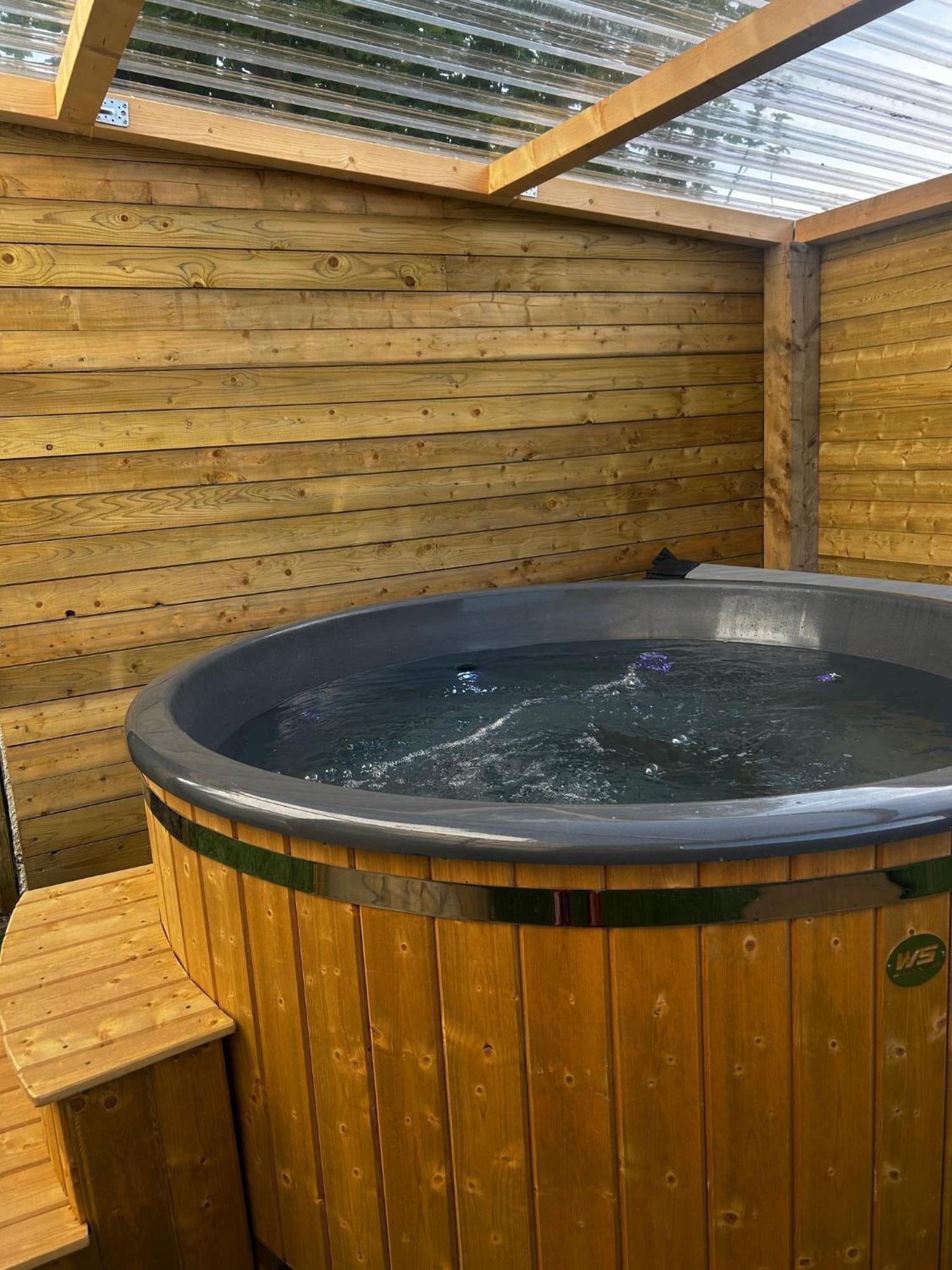 The Alpaca Farmhouse With Hot Tub And Alpaca Experience Included Dromara Dış mekan fotoğraf
